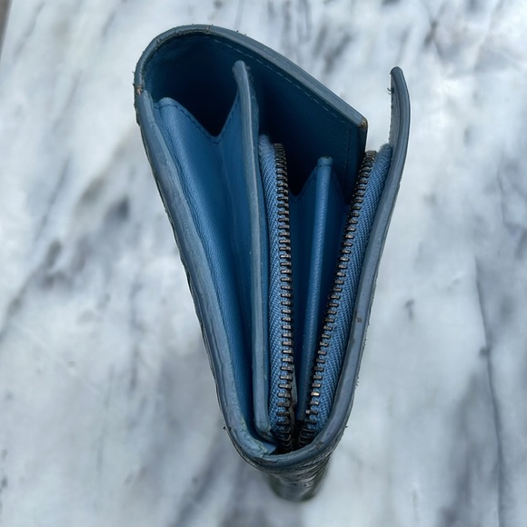 Blue Bottega Veneta woven leather long snap wallet w/ zipper pouch, casual vibe - Picture 10 of 16